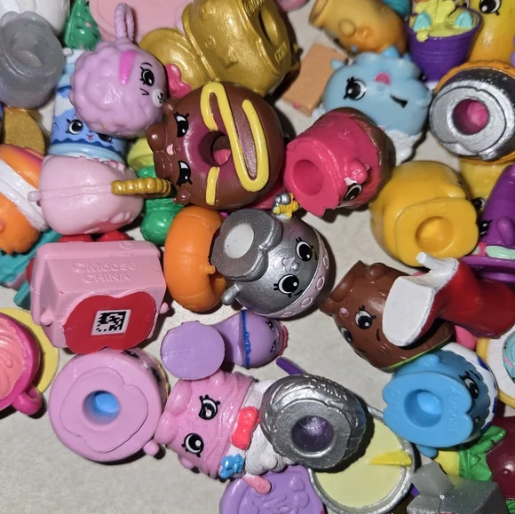Shopkins Large Bundle 355 Pieces!!! - Picture 10 of 16